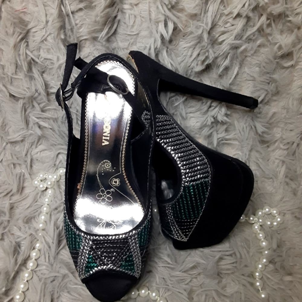 Women's high heeled shoes